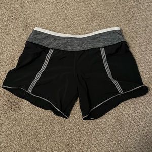 Lululemon shorts size 4